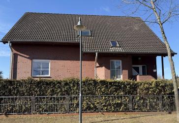 Großzügiges Zweifamilienhaus in ruhiger Lage mit Outdoorküche