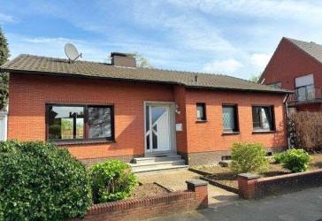 Großzügiges Gartengrundstück trifft auf freistehenden Bungalow mit Garage in 41334 Nettetal-Leuth