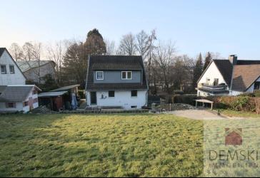 5821: Wuppertal-Stadtgrenze Haan! Freistehendes Haus mit großem Grundstück in bevorzugter Lage!