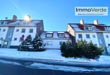 Renovierte, großzügige 4-Zimmer-Wohnung mit Einbauküche u. Balkon
