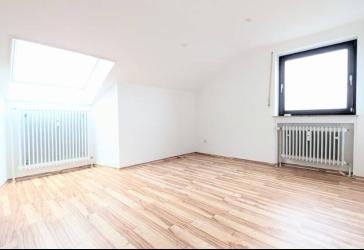 Sofort bezugsfrei: Helle 3-Zimmer-Dachgeschosswohnung in Bayreuth-Meyernberg