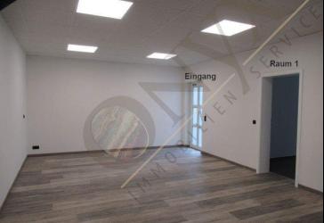Prov.frei - Stufenlos - 1 Großraum, 2 Büroräume, 1 Abstellraum/Archiv, Teeküche mit EBK und Bad, 2 Stellplätze