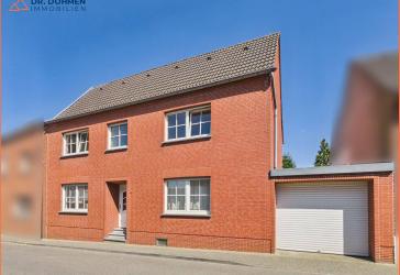 Viel Platz für neue Wohnideen: Zweifamilienhaus mit Innenhof und Garten in Geilenkirchen-Würm