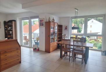 Großzügige Etagenwohnung mit Sonnenbalkon und zwei eleganten Bädern