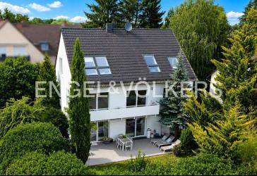 Vielseitiges Dreifamilienhaus mit Gartenidylle