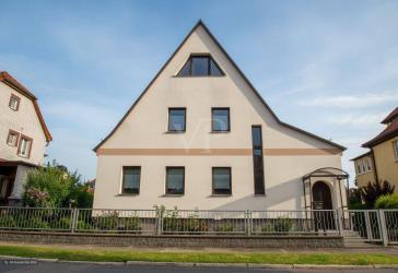 Viel Platz für die ganze Familie - gepflegtes Einfamilienhaus mit Kamin & Wintergarten