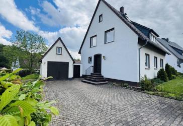 Charmantes Ein- oder Zweifamilienhaus mit vielseitigen Nutzungsmöglichkeiten und großzügigem Garten in Knetterheide!
