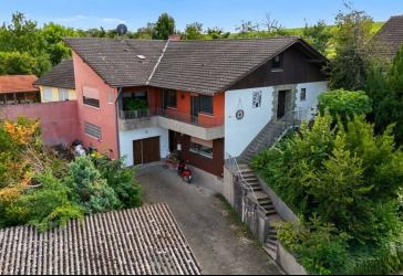 Einfamilienhaus mit Einliegerwohnung in ruhiger Wohnlage - Loggia mit Weitblick, Garten und Garage