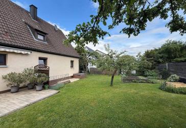 Großes Haus, Ideal für Familien mit Platzbedarf, mit 1019 m² Grundstück, mit Garage und Carport