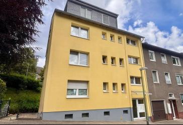 Einziehen und wohlfühlen: modernisierte DG-Wohnung, 4 Zimmer, Loggia, Klimaanlage und Gartennutzung