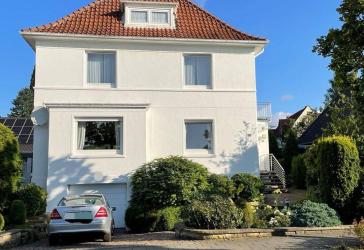 Großzügiges Einfamilienhaus mit parkähnlichem Grundstück und zusätzlichem Baupotenzial