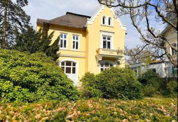 4-Zimmer-Altbau-Wohnung mit Wintergarten im Herzen von Reinbek