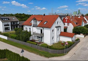 Großzügige 4-Zimmer-Dachgeschosswohnung mit großer Loggia in der beliebten Bayerwaldsiedlung