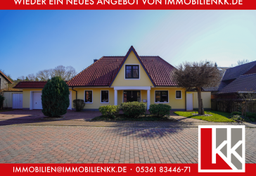 Wohnen am Waldrand: Einfamilienhaus in Neuhaus mit Pool und mediterranem Flair