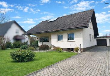 Großzügiges Einfamilienhaus mit Traumgrundstück, Garage, Terrasse und Gartenhaus!