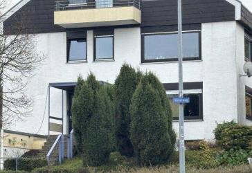 Klassisches Architektenhaus von 1973 mit 4 Wohnungen in Bestlage
