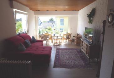Modernisierte 3 Zimmer Wohnung mit Balkon/Terrasse (kostenfreie Einbauküche auf Wunsch) für max. 3 Personen in guter Wohnlage von Gräfrath.