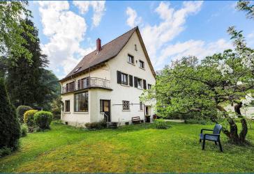 Singen-Nord, villenartiges Anwesen mit großem, idyllischen Grundstück in bester Lage!