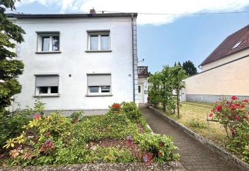 Einseitig angebautes Ein- bis Zweifamilienhaus in guter Lage von Ensdorf
