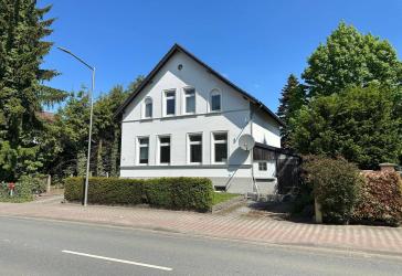 300 Meter vom Marktplatz entfernt befindet sich dieses große Einfamilienhaus...