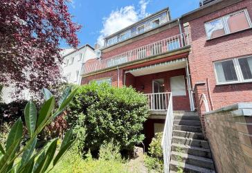 Neuss-Innenstadt: Großzügiges Stadthaus als Einfamilienhaus mit Einliegerwohnung und Garage