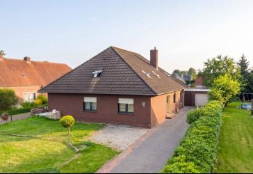 Bungalow mit viel Potenzial: 220 m² Wohnfläche auf großem Grundstück in zentraler Lage
