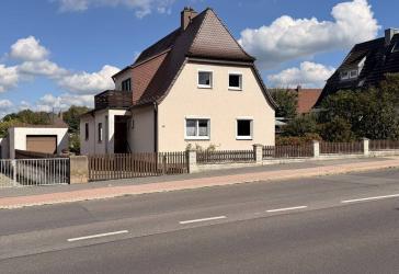 Freistehendes Haus mit vielen Gestaltungsmöglichkeiten und großem Grundstück