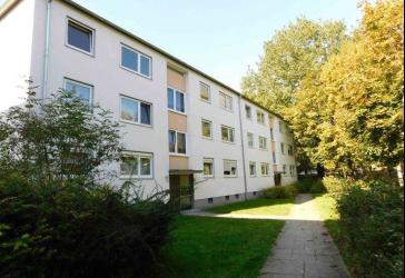 Alles neu! Einzugsbereite Wohnung mit tollem Balkon, ideal für die kleine Familie!