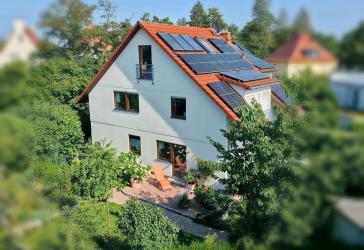 Kröllwitz: Effizienz-Haus A+, zentral-ruhig-naturnah-familienfreundlich, Wärmepumpe, PV, Klima