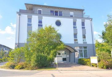 Vollvermietetes Büro- und Wohnhaus mit Penthouse im O'Brien-Quartier Schwabach - stabile Gewerbemieter
