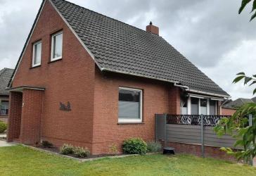 Sehr schönes Einfamilienhaus mit Nebengebäude im bevorzugten Braker Ortsteil Golzwarden