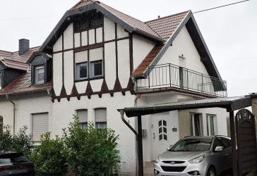 Charmante Doppelhaushälfte in Bous – Einzugsbereit mit Extra-Platz: Ideal für Paare & Familien!