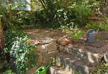 Exklusive 2,5 Zimmer-Maisonette-Wohnung mit Garten