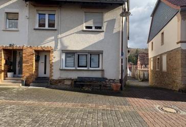 Großzügiges Einfamilienhaus mit Dachterrasse, Scheune und zusätzlichem Grundstück