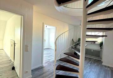 Exklusive 4-Zimmer-Maisonette mit Haus-im-Haus-Charakter, Garage & traumhafter Aussicht in Baden-Baden-Oos