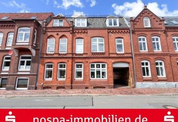 Mehrfamilienhaus mit 4 Wohnungen sowie zwei Nebengebäuden mit insgesamt 3 weiteren Wohnungen