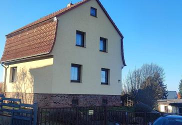Kinderlachen und familiäres Gewusel in westlicher Stadtrandlage