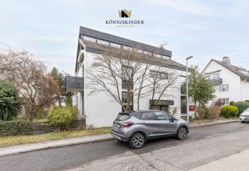 Wohnen, Arbeiten, Investieren: Dreifamilienhaus mit Atelier, Gartenidylle & Charme