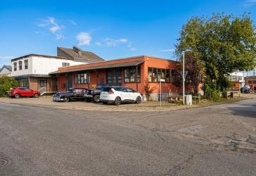 Provisionsfrei: Gewerbeinvestment in Monheim I Büro- und Hallenensemble mit Entwicklungspotenzial