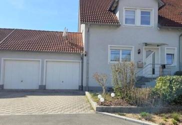Sofort einziehen! Helles, gepflegtes Raumwunder mit Einliegerwohnung, Doppelgarage, in toller Lage!