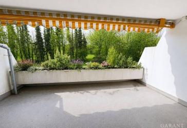 Lichtdurchflutete 3 Zimmer-Wohnung mit zwei sonnigen Westbalkonen und Potenzial für modernes Wohnen
