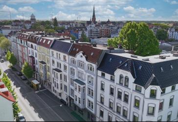 Wohnen mit Altbauflair - Gepflegte 3-Zimmer-Wohnung mit Balkon