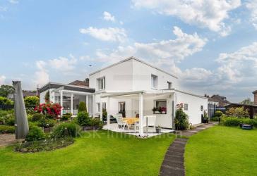 Kerpen: Einziehen und wohlfühlen. Ein gepflegtes Einfamilienhaus auf zwei Baugrundstücken, großzügig angelegt und bezugsbereit!