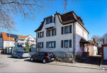 RZ-City / Mehrfamilienhaus mit 3 Wohnungen, großem Grundstück, Doppel-Garagen usw. ideale Lage!