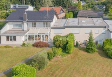 Architektonisches Gesamtensemble mit Wohn- und Geschäftshaus sowie EFH in parkähnlicher Gartenanlage