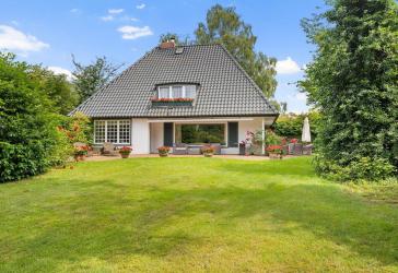Charmante Villa mit parkähnlichem Grundstück in Othmarschen