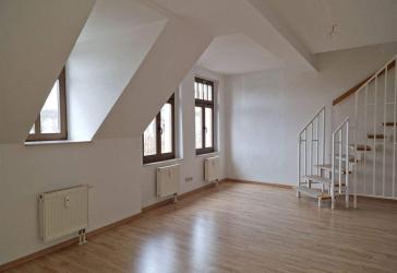 ***3-Zimmer-Maisonette mit Einbauküche, Dachbalkon + Lift ***