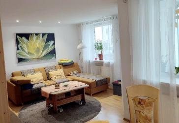 Gepflegte 3-Zimmer-Wohnung mit Einbauküche, Balkon und Kfz-Stellplatz!