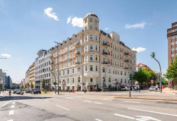 Zu Hause. Zwischen Laeiszhalle und Alster.