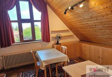 Ruhige und moderne DG-Wohnung in zentraler Lage